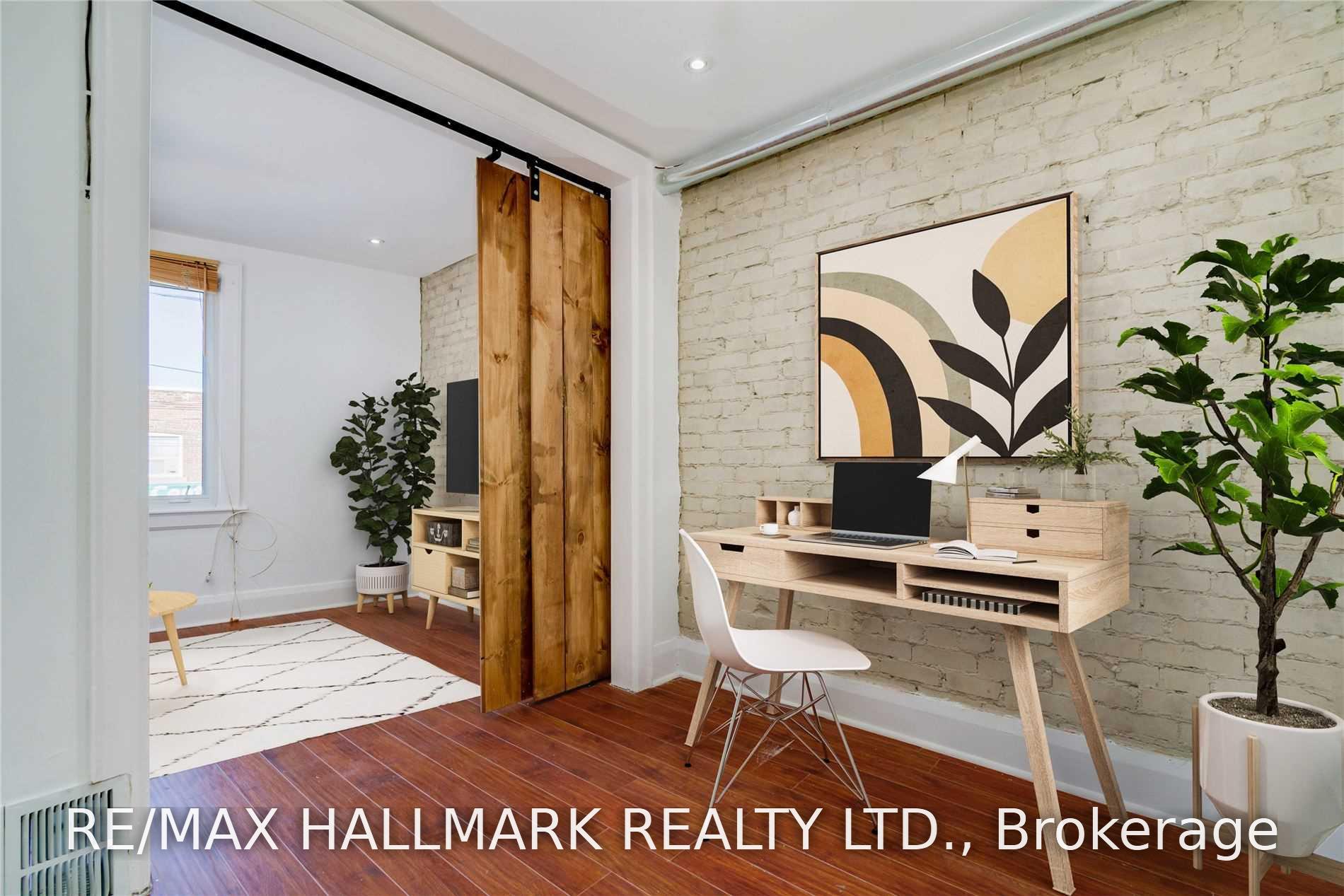 Photo 4 of Unit 2nd Fl, 1001 Kingston Road, Toronto, The Beaches — HOMEH
