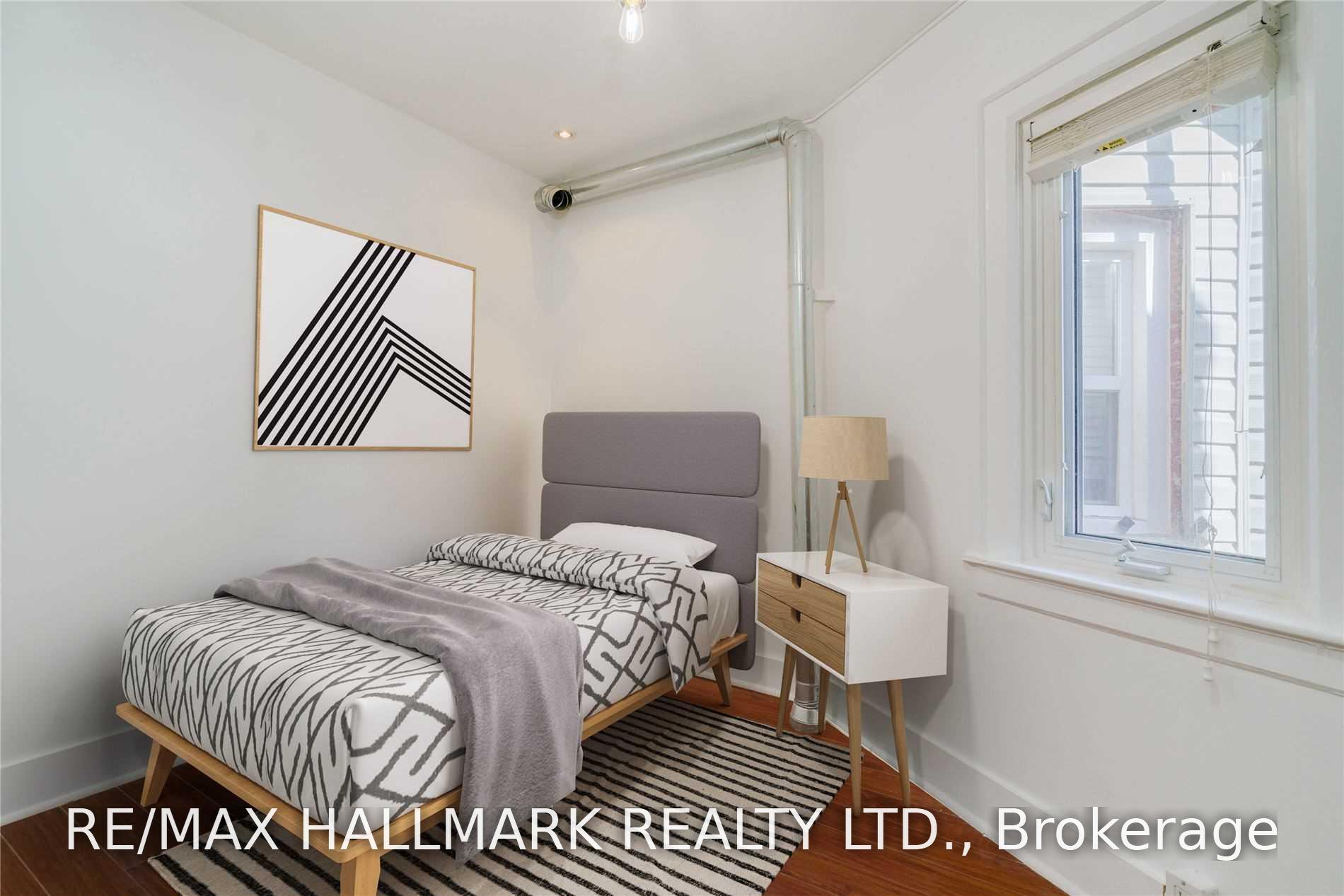 Photo 5 of Unit 2nd Fl, 1001 Kingston Road, Toronto, The Beaches — HOMEH