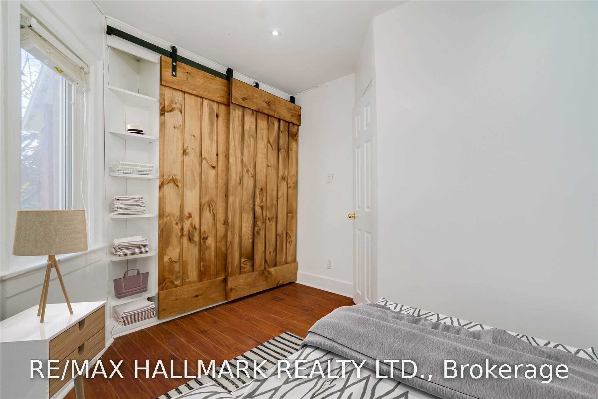 Photo 6 of Unit 2nd Fl, 1001 Kingston Road, Toronto, The Beaches — HOMEH