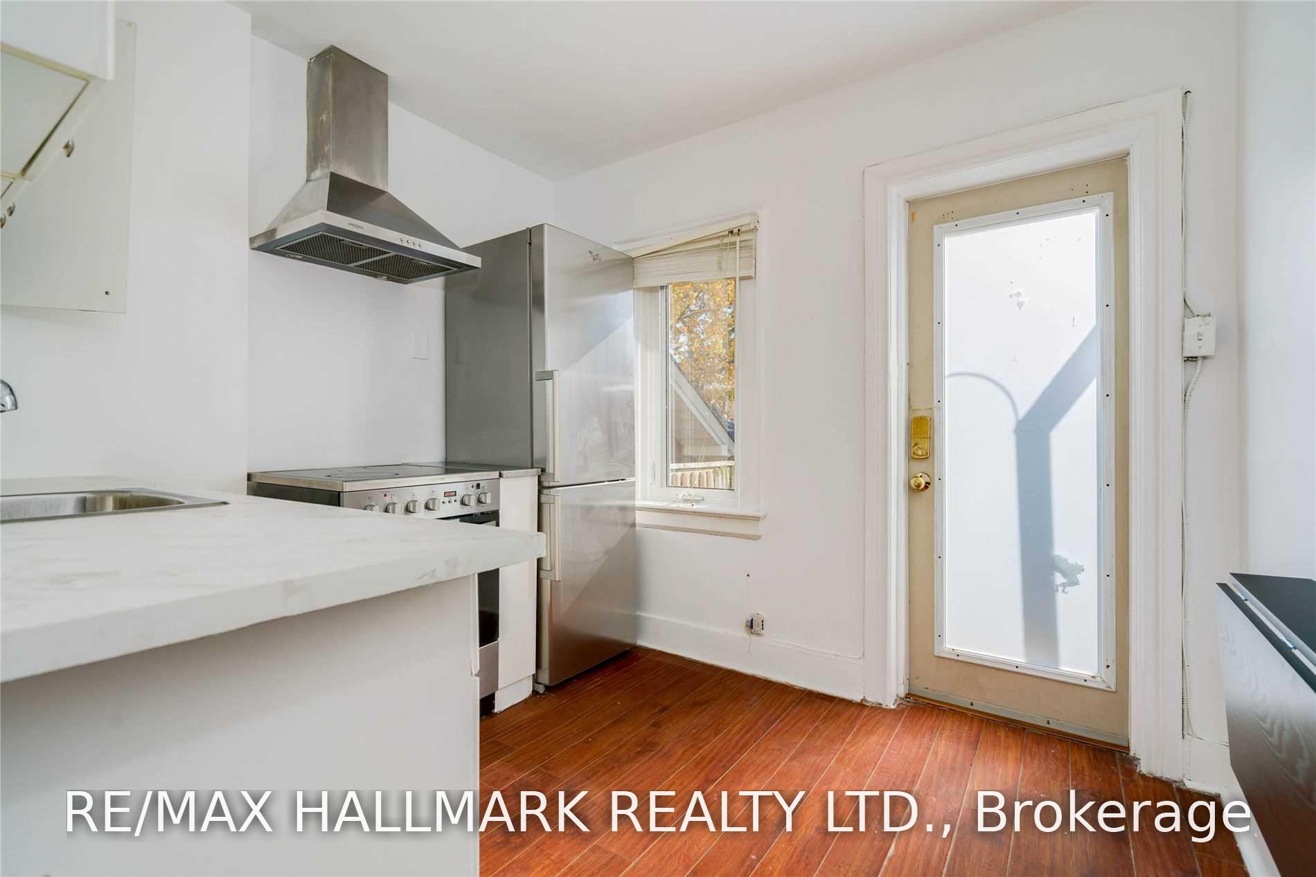 Photo 9 of Unit 2nd Fl, 1001 Kingston Road, Toronto, The Beaches — HOMEH