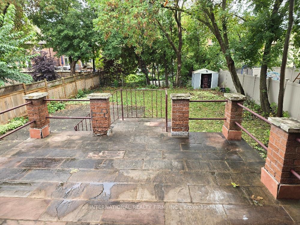 Photo 3 of 607 Coldstream Avenue, Toronto, Englemount-Lawrence — HOMEH