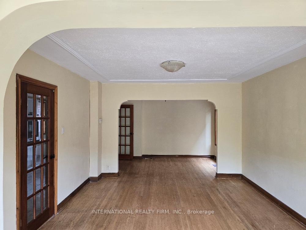 Photo 9 of 607 Coldstream Avenue, Toronto, Englemount-Lawrence — HOMEH