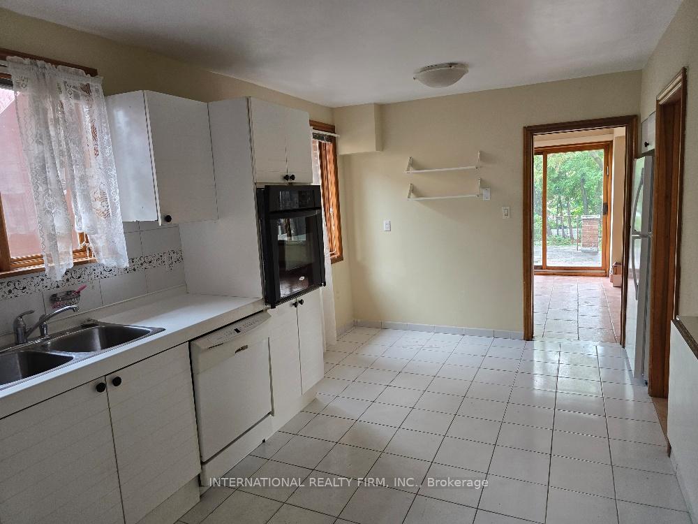 Photo 10 of 607 Coldstream Avenue, Toronto, Englemount-Lawrence — HOMEH