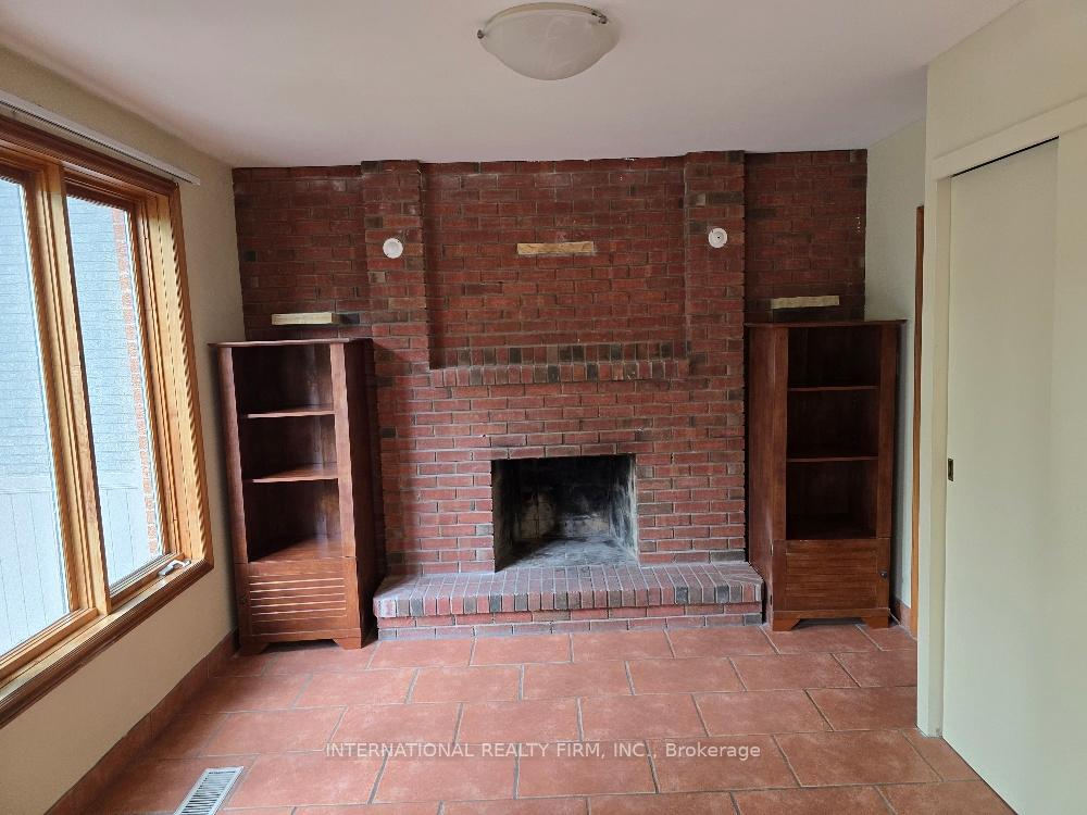 Photo 13 of 607 Coldstream Avenue, Toronto, Englemount-Lawrence — HOMEH