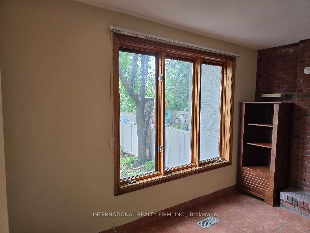 Photo 14 of 607 Coldstream Avenue, Toronto, Englemount-Lawrence — HOMEH