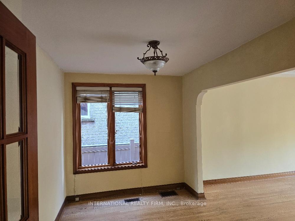 Photo 16 of 607 Coldstream Avenue, Toronto, Englemount-Lawrence — HOMEH