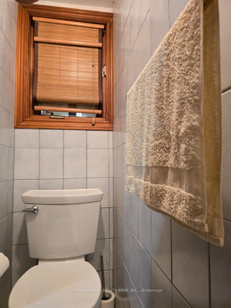 Photo 17 of 607 Coldstream Avenue, Toronto, Englemount-Lawrence — HOMEH