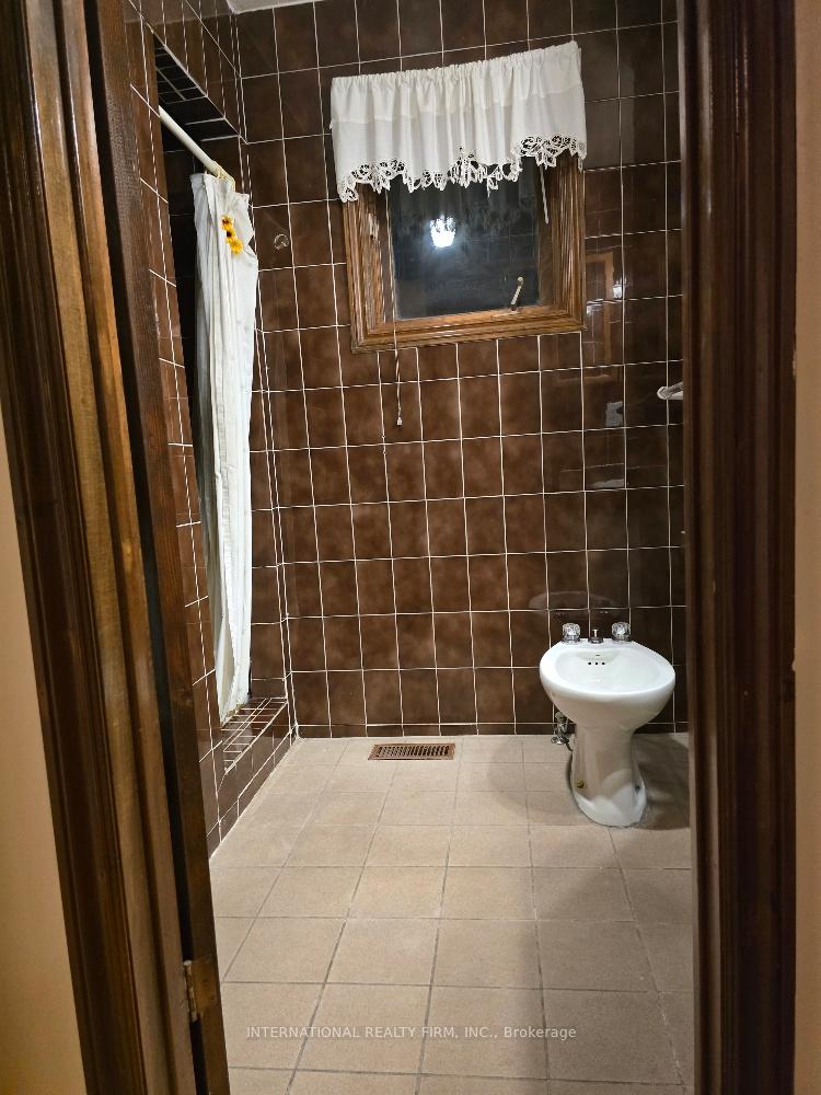 Photo 20 of 607 Coldstream Avenue, Toronto, Englemount-Lawrence — HOMEH