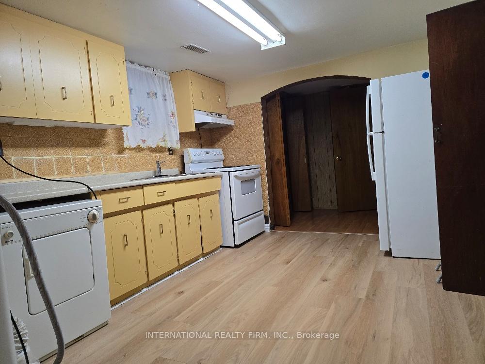 Photo 32 of 607 Coldstream Avenue, Toronto, Englemount-Lawrence — HOMEH