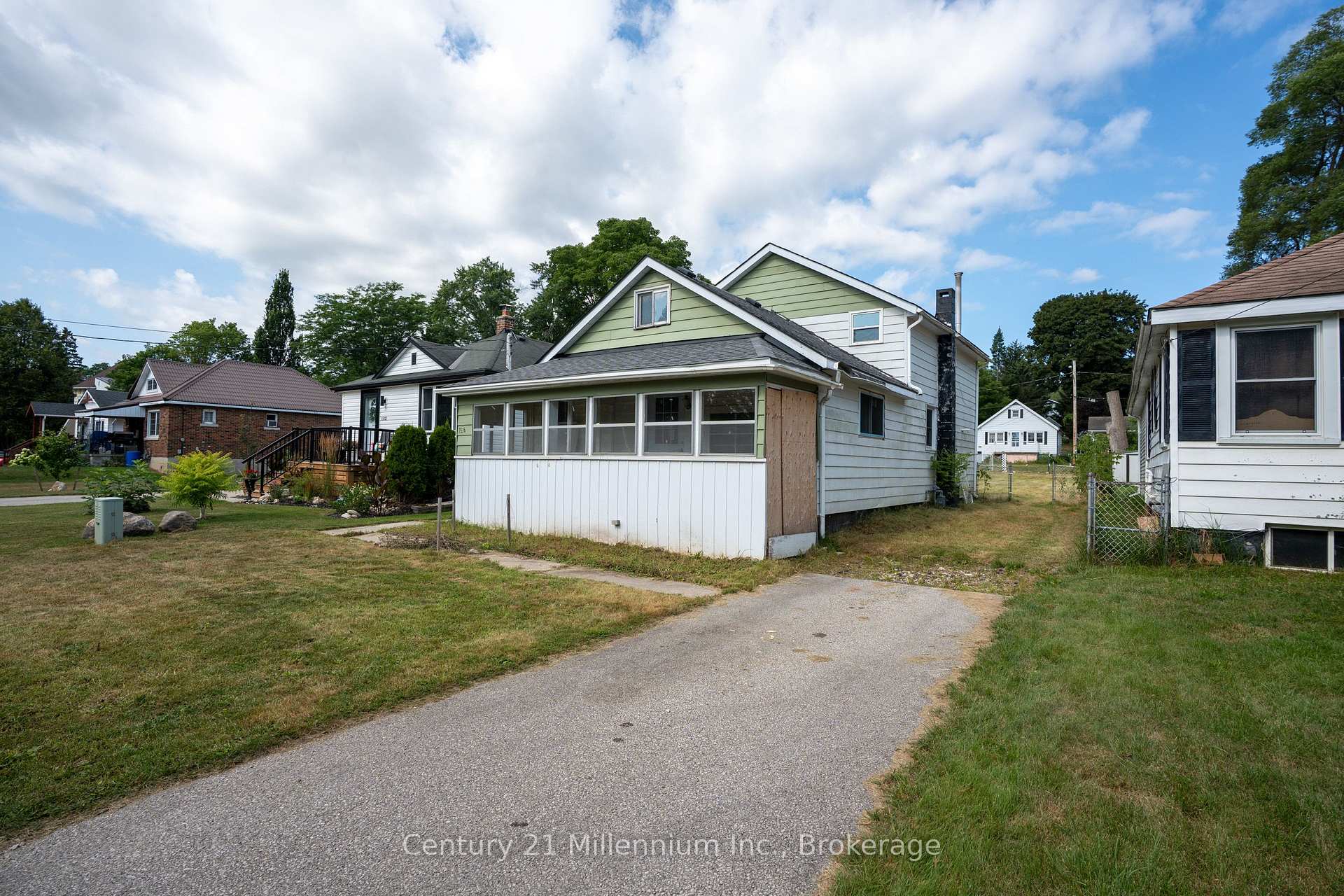 Front of 1536 5th Avenue W