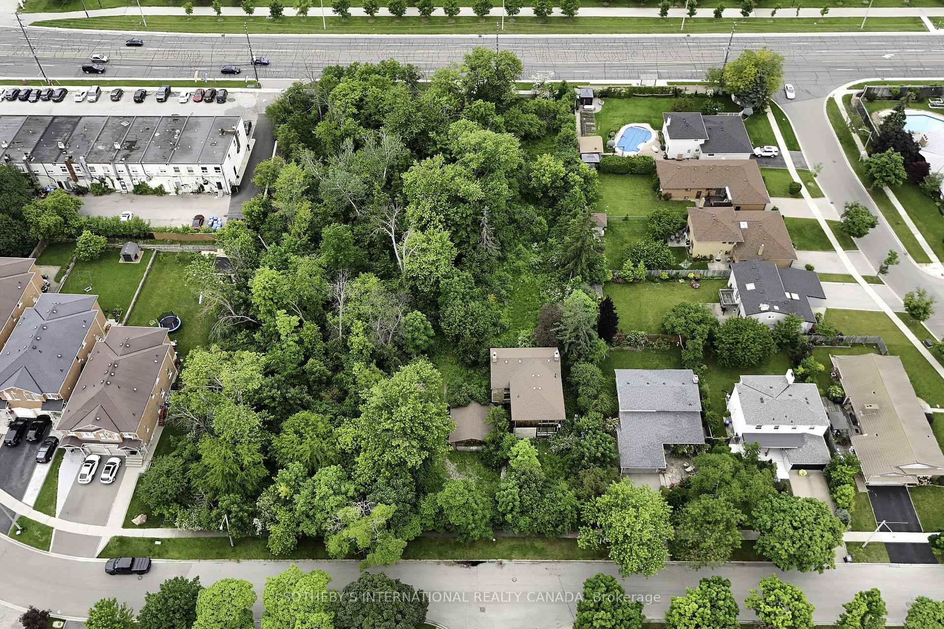Photo 1 of 1050 Burnhamthorpe Road E, Mississauga, Applewood — HOMEH