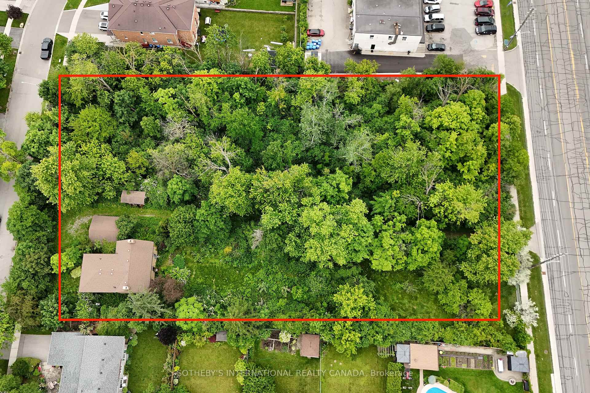 Photo 2 of 1050 Burnhamthorpe Road E, Mississauga, Applewood — HOMEH