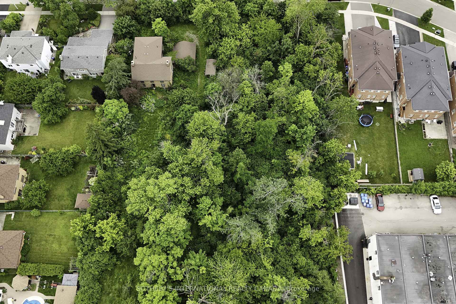 Photo 3 of 1050 Burnhamthorpe Road E, Mississauga, Applewood — HOMEH