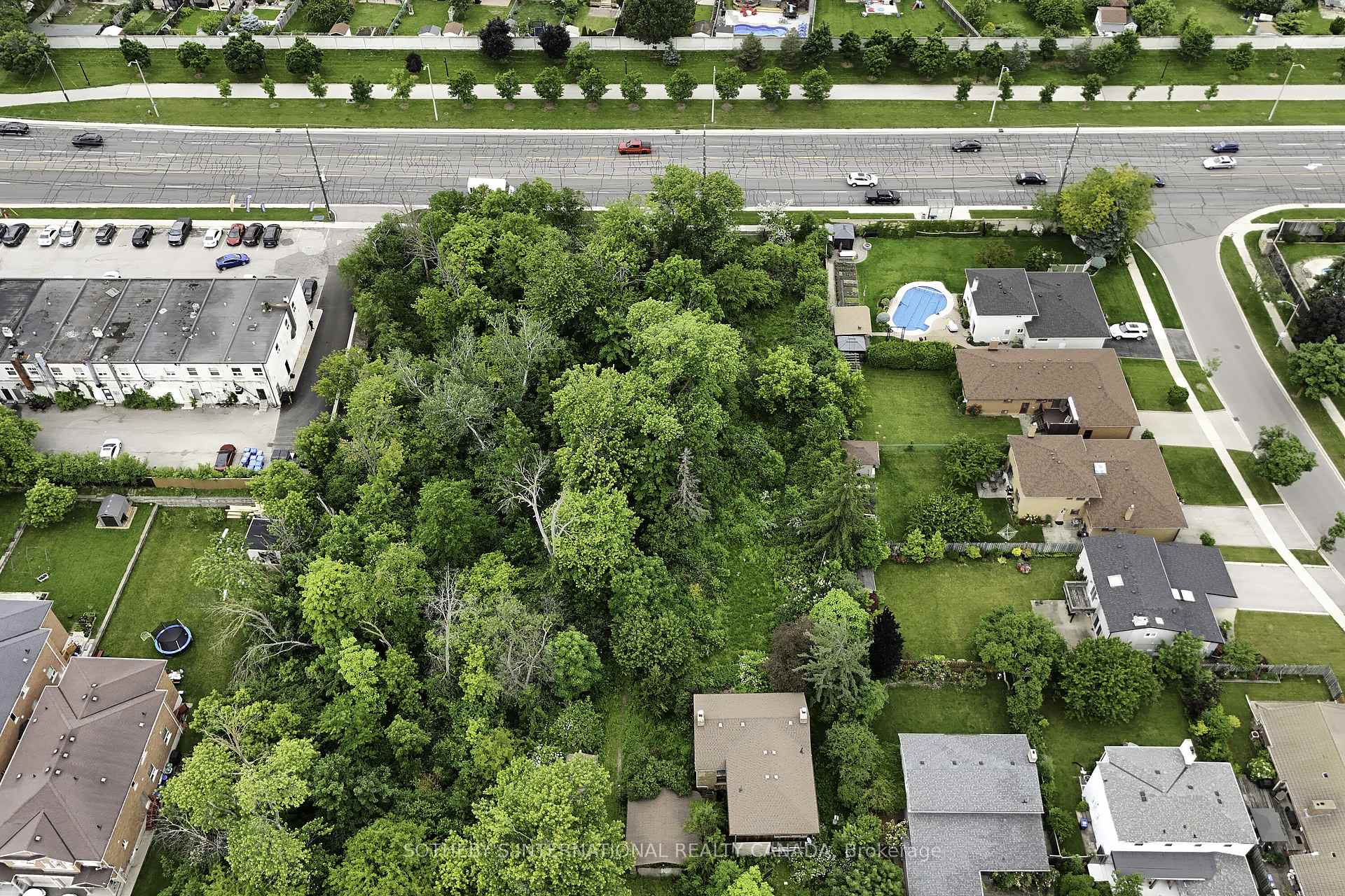 Photo 6 of 1050 Burnhamthorpe Road E, Mississauga, Applewood — HOMEH