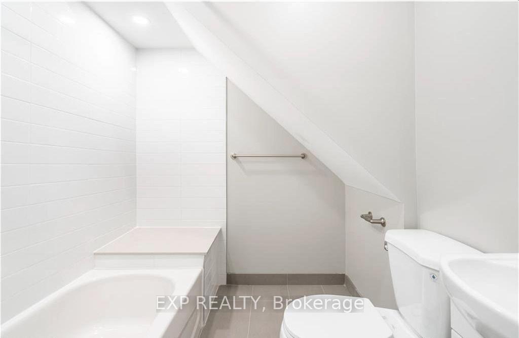 Photo 5 of Unit 2, 104 Wellington Street N, Hamilton, Landsdale — HOMEH