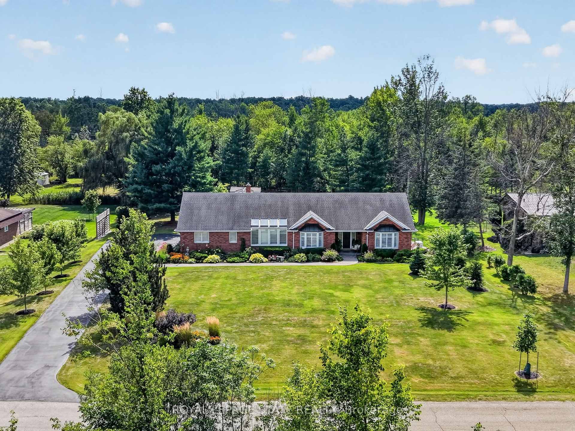 Photo of 233 Cairns Crescent
