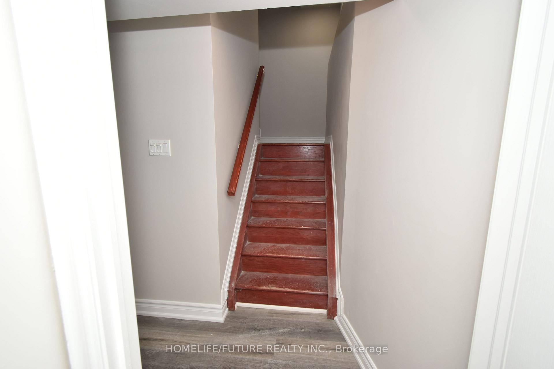 Photo 8 of 626 Highglen Avenue, Markham, Middlefield — HOMEH