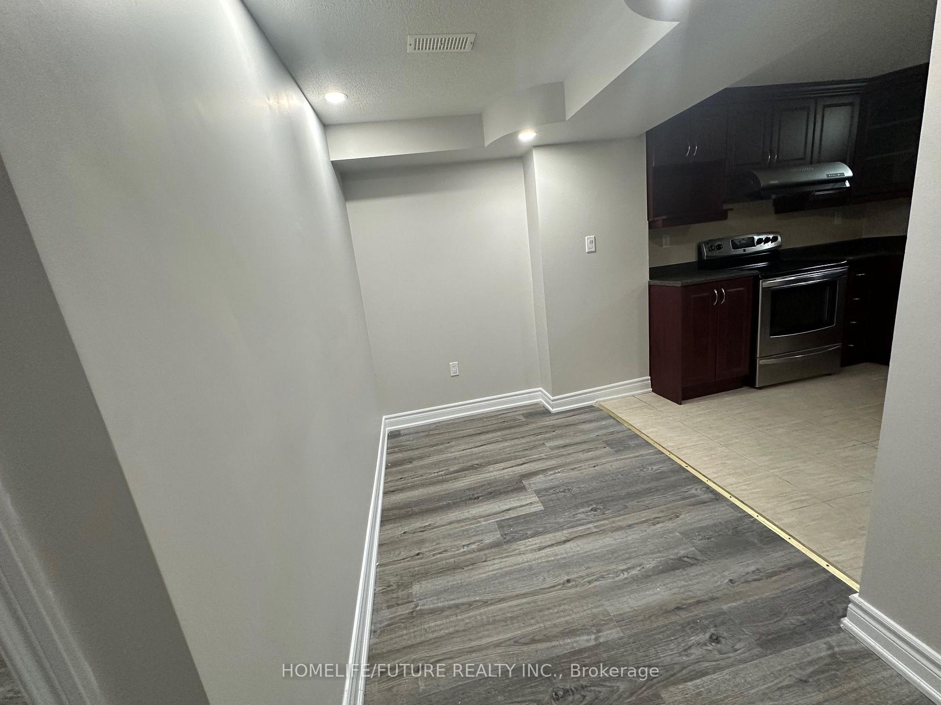 Photo 15 of 626 Highglen Avenue, Markham, Middlefield — HOMEH