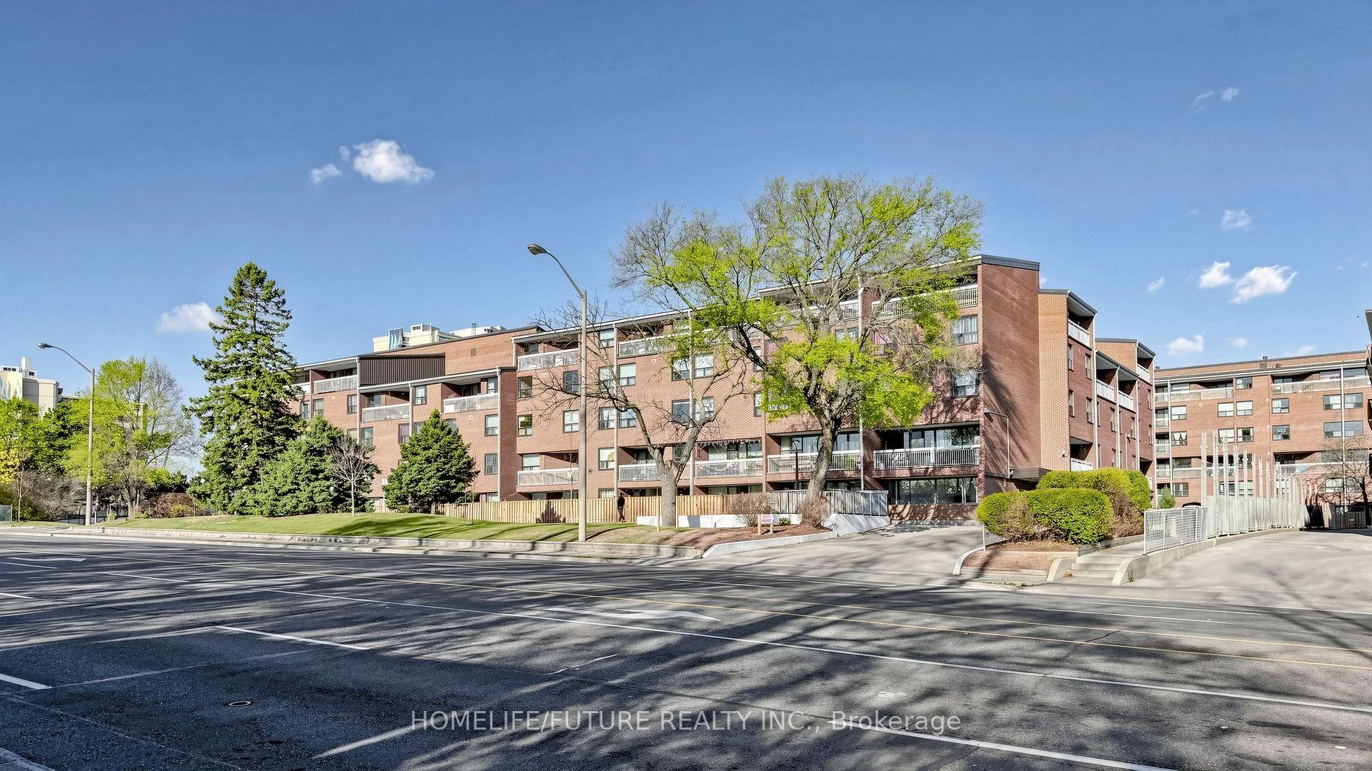 Photo 3 of 626 Highglen Avenue, Markham, Middlefield — HOMEH