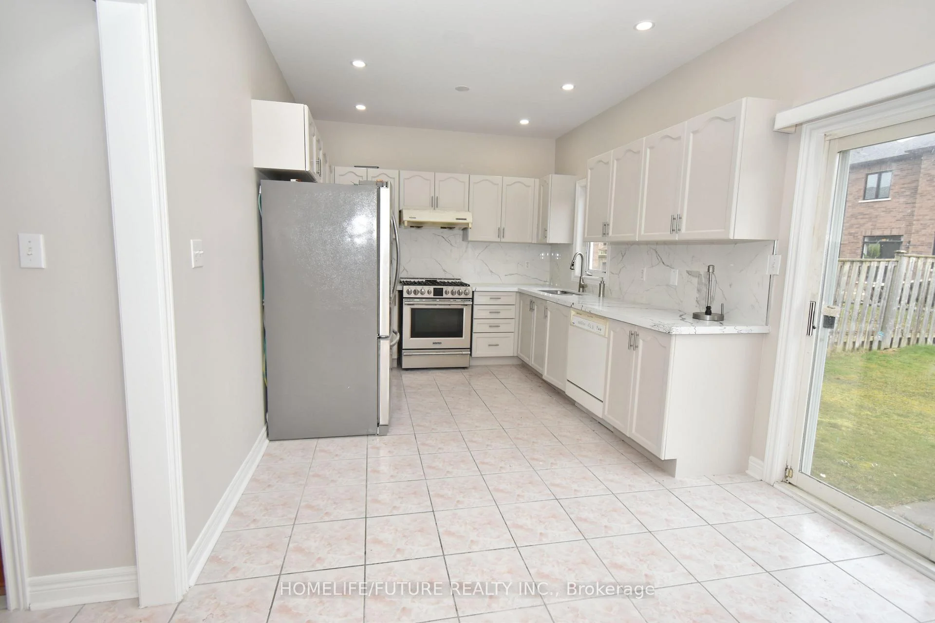 Photo 9 of 626 Highglen Avenue, Markham, Middlefield — HOMEH