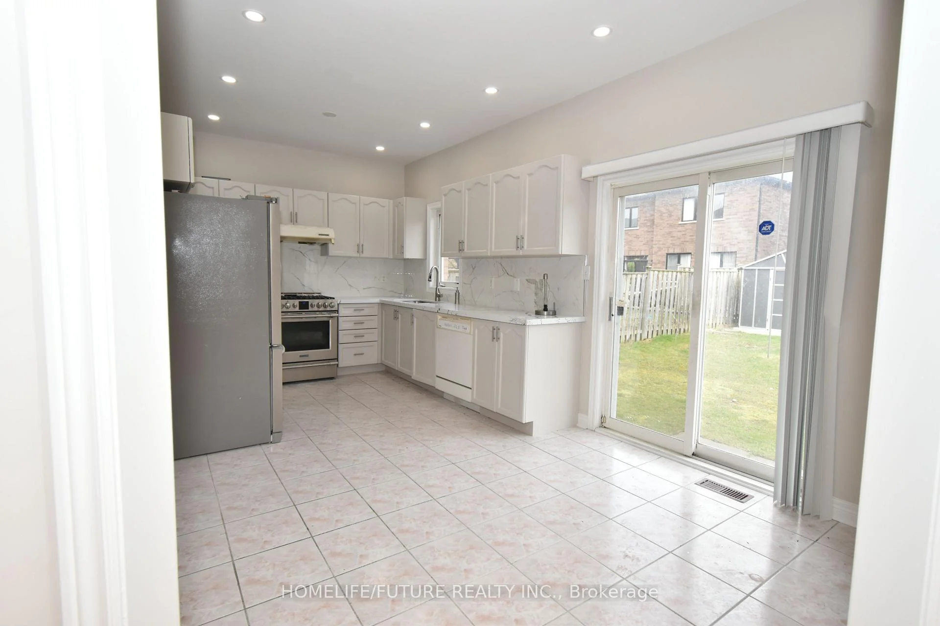 Photo 11 of 626 Highglen Avenue, Markham, Middlefield — HOMEH