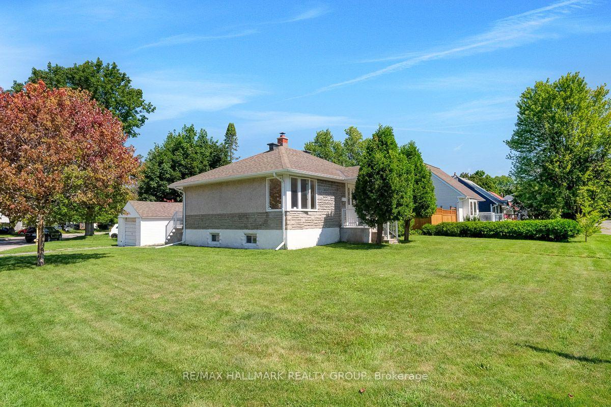 Photo 2 of 212 Anna Avenue, Ottawa, Carlington — HOMEH