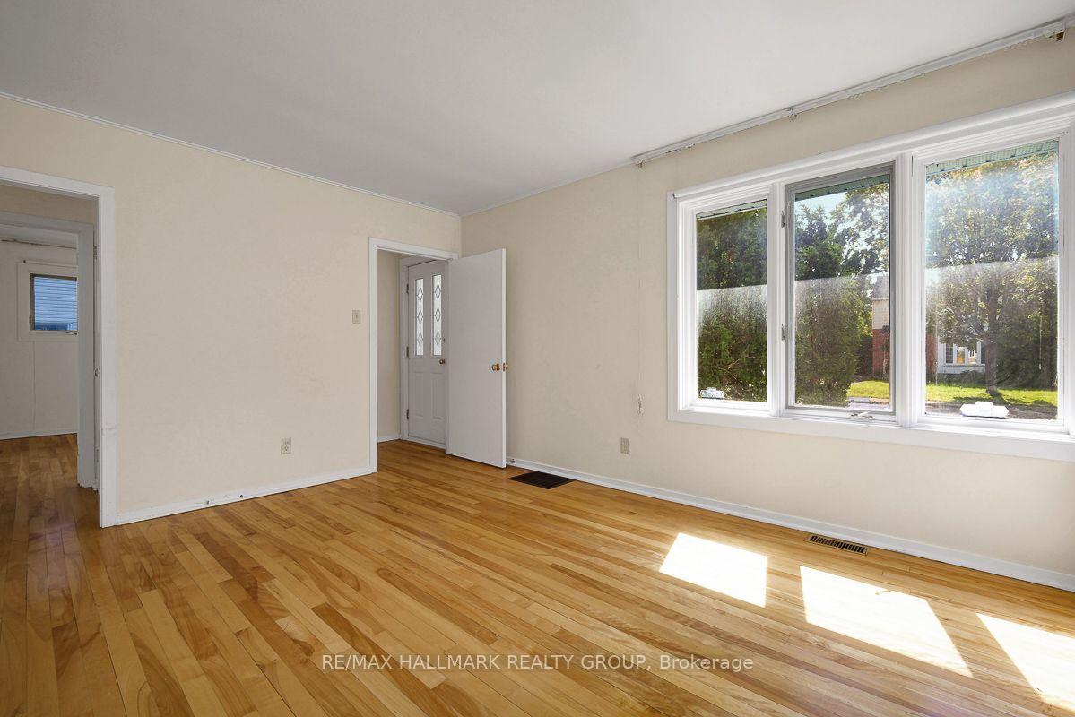 Photo 9 of 212 Anna Avenue, Ottawa, Carlington — HOMEH