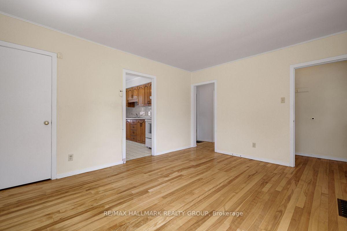 Photo 11 of 212 Anna Avenue, Ottawa, Carlington — HOMEH