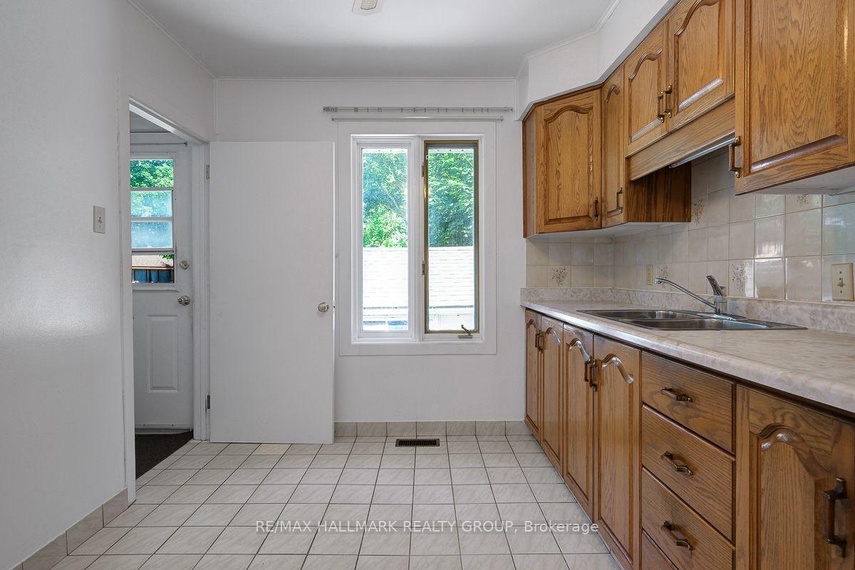 Photo 12 of 212 Anna Avenue, Ottawa, Carlington — HOMEH