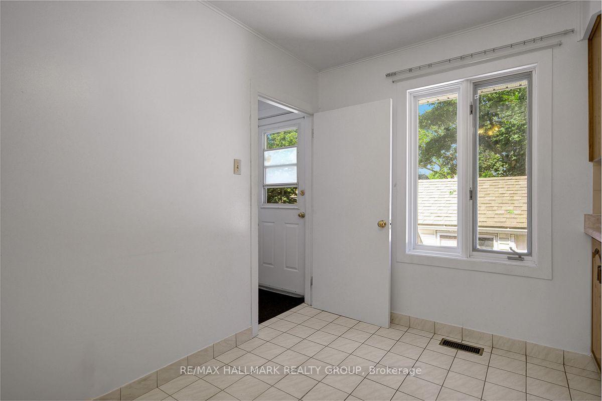 Photo 16 of 212 Anna Avenue, Ottawa, Carlington — HOMEH