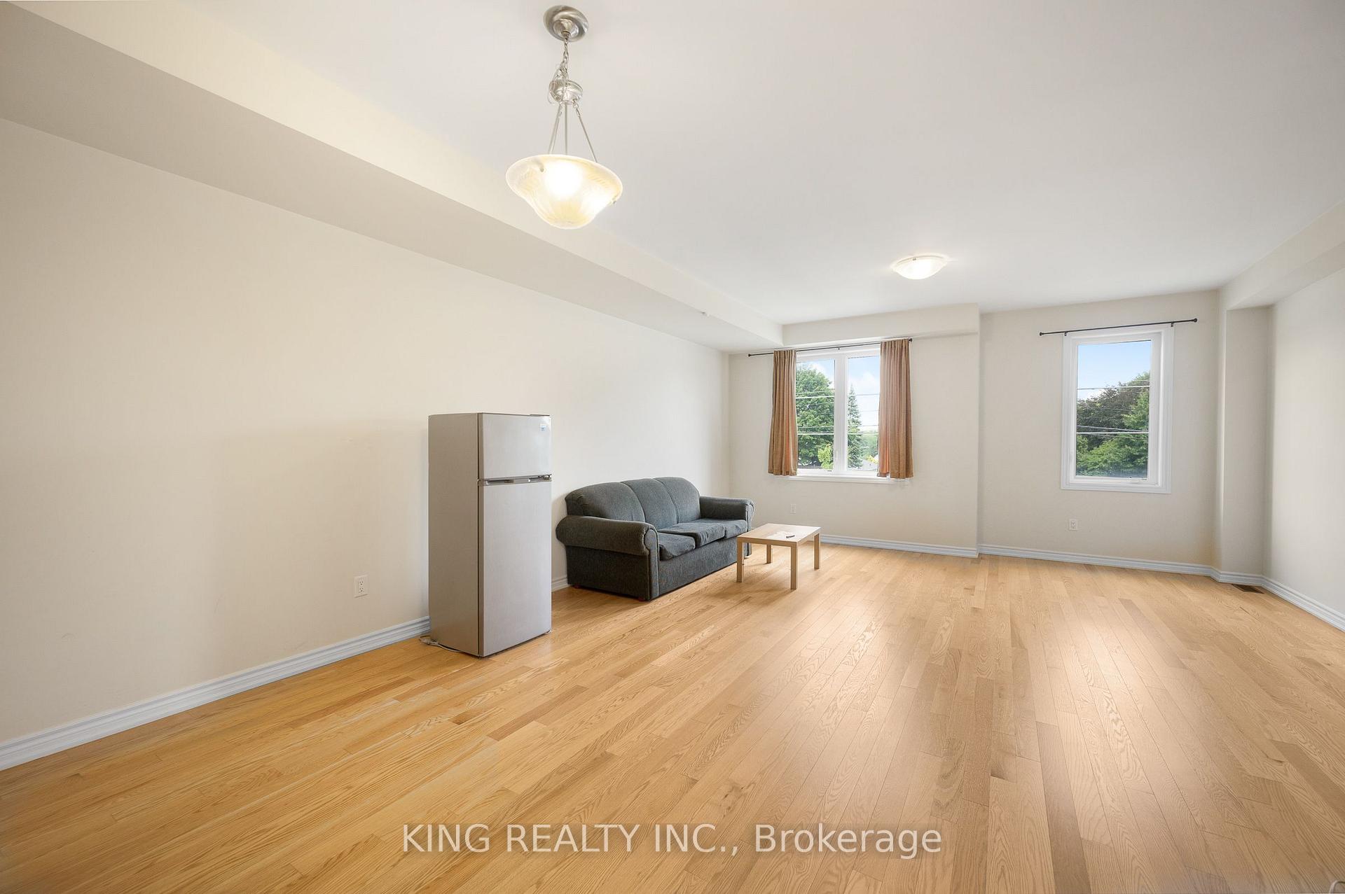Photo 18 of 1443 National Common, Burlington, Tyandaga — HOMEH