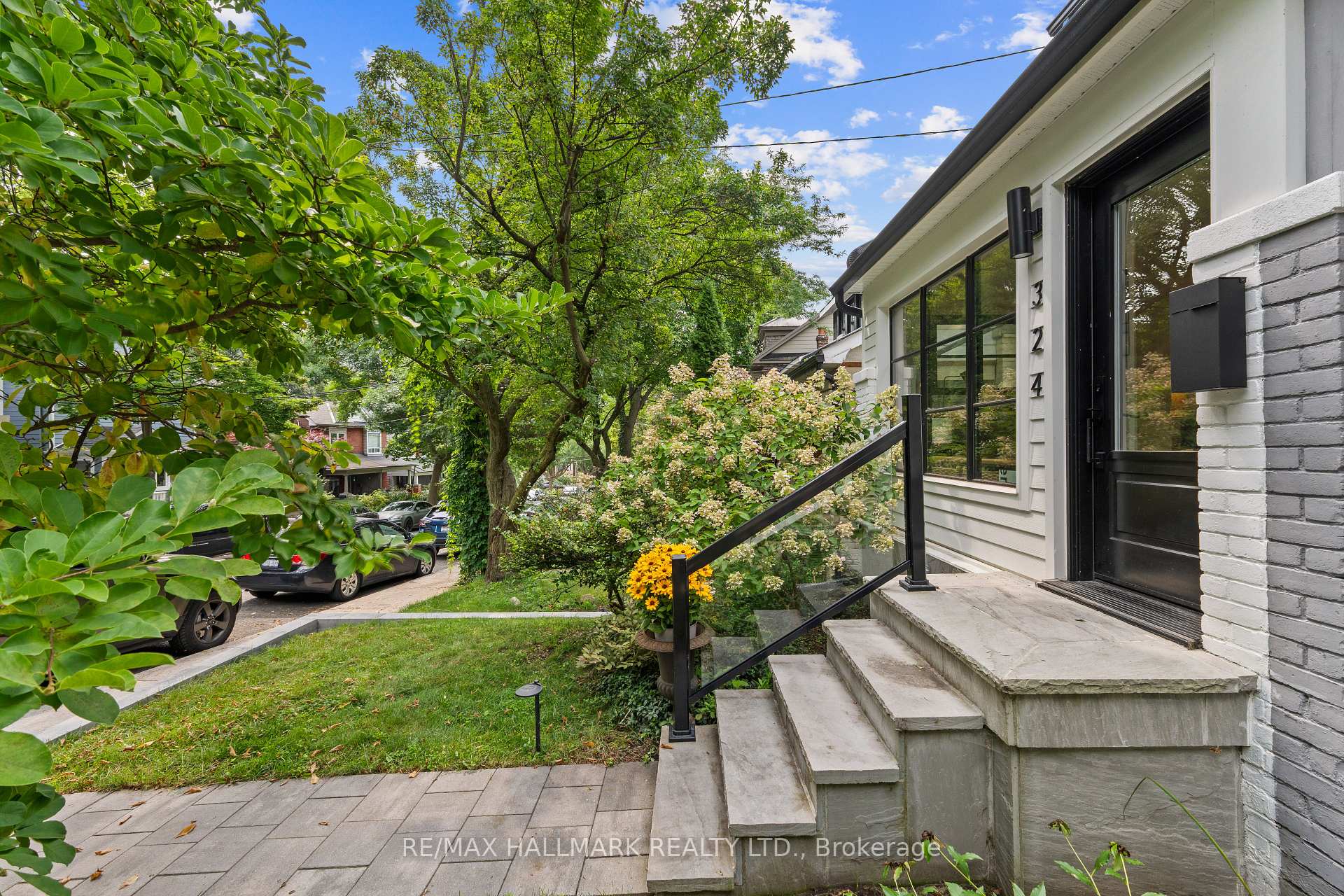 Photo 2 of 324 Kenilworth Avenue, Toronto, The Beaches — HOMEH