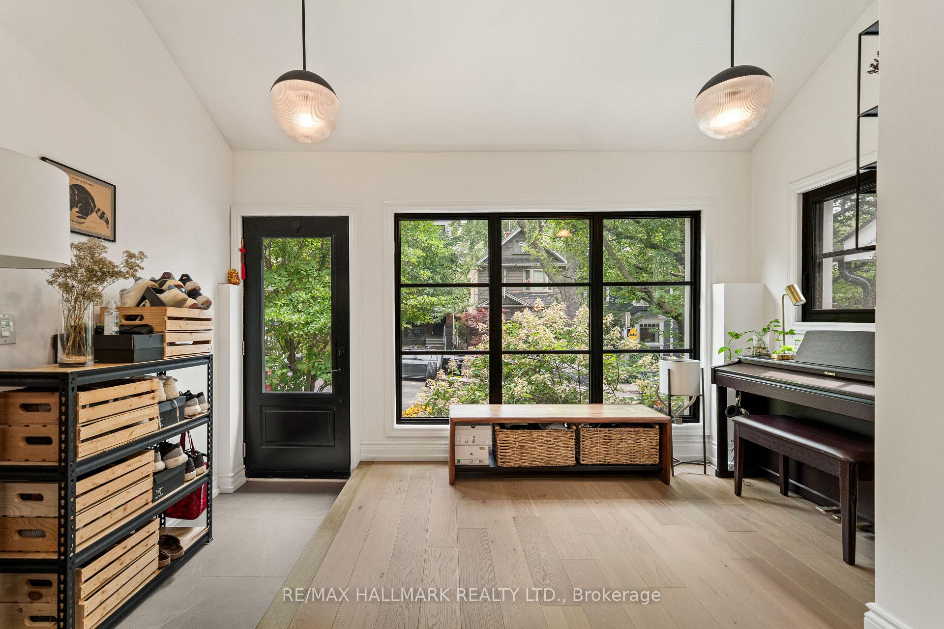 Photo 3 of 324 Kenilworth Avenue, Toronto, The Beaches — HOMEH