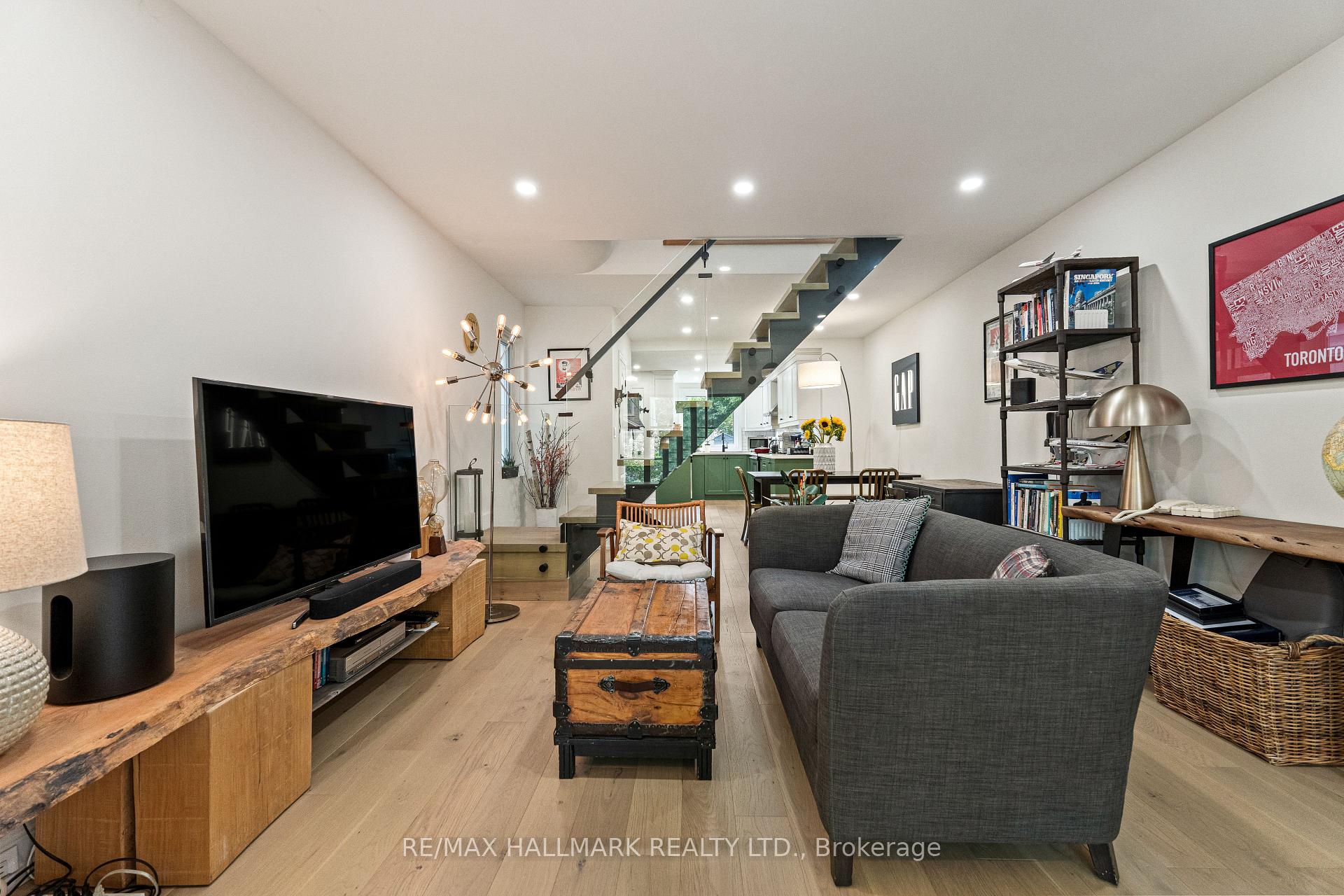 Photo 6 of 324 Kenilworth Avenue, Toronto, The Beaches — HOMEH