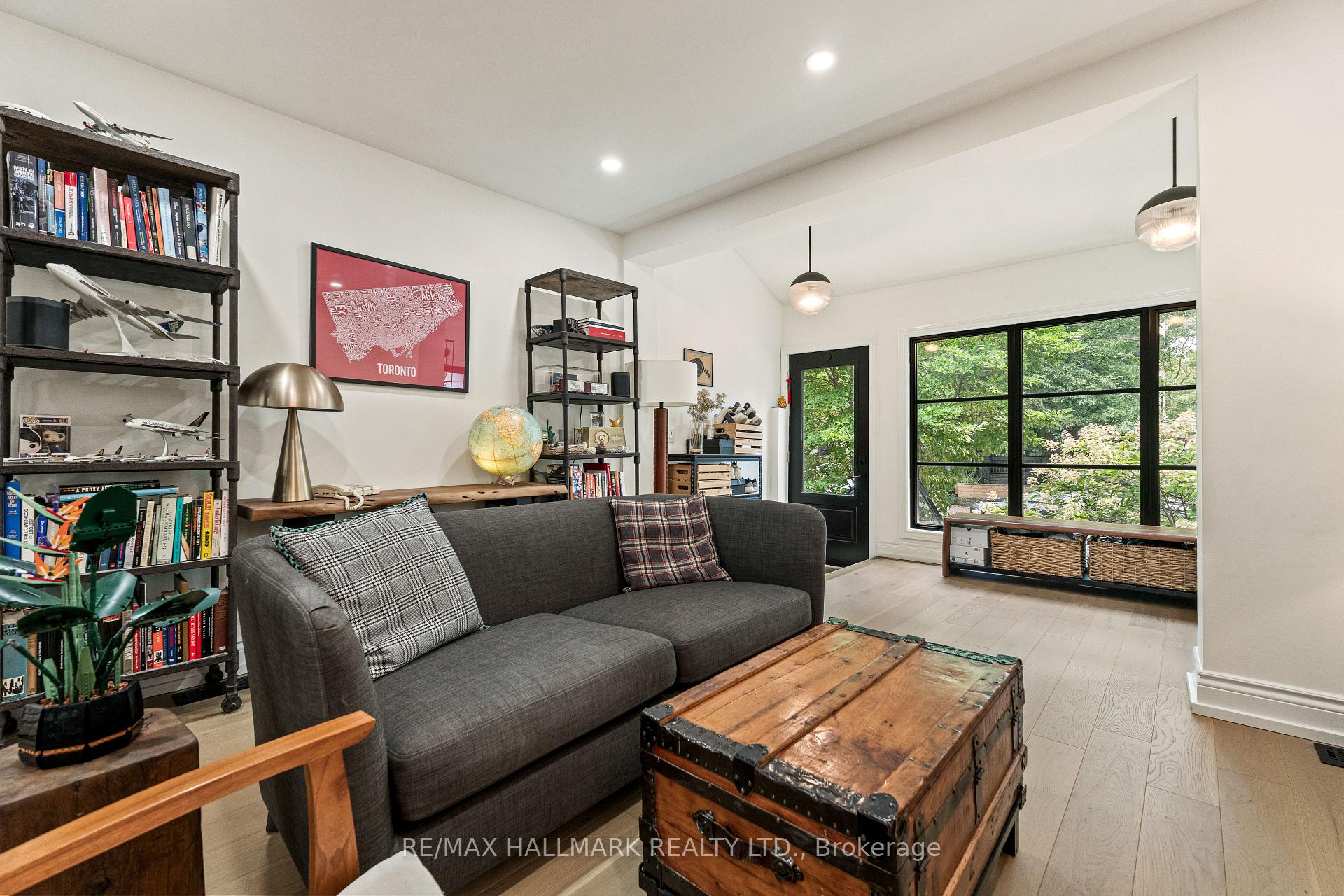 Photo 7 of 324 Kenilworth Avenue, Toronto, The Beaches — HOMEH