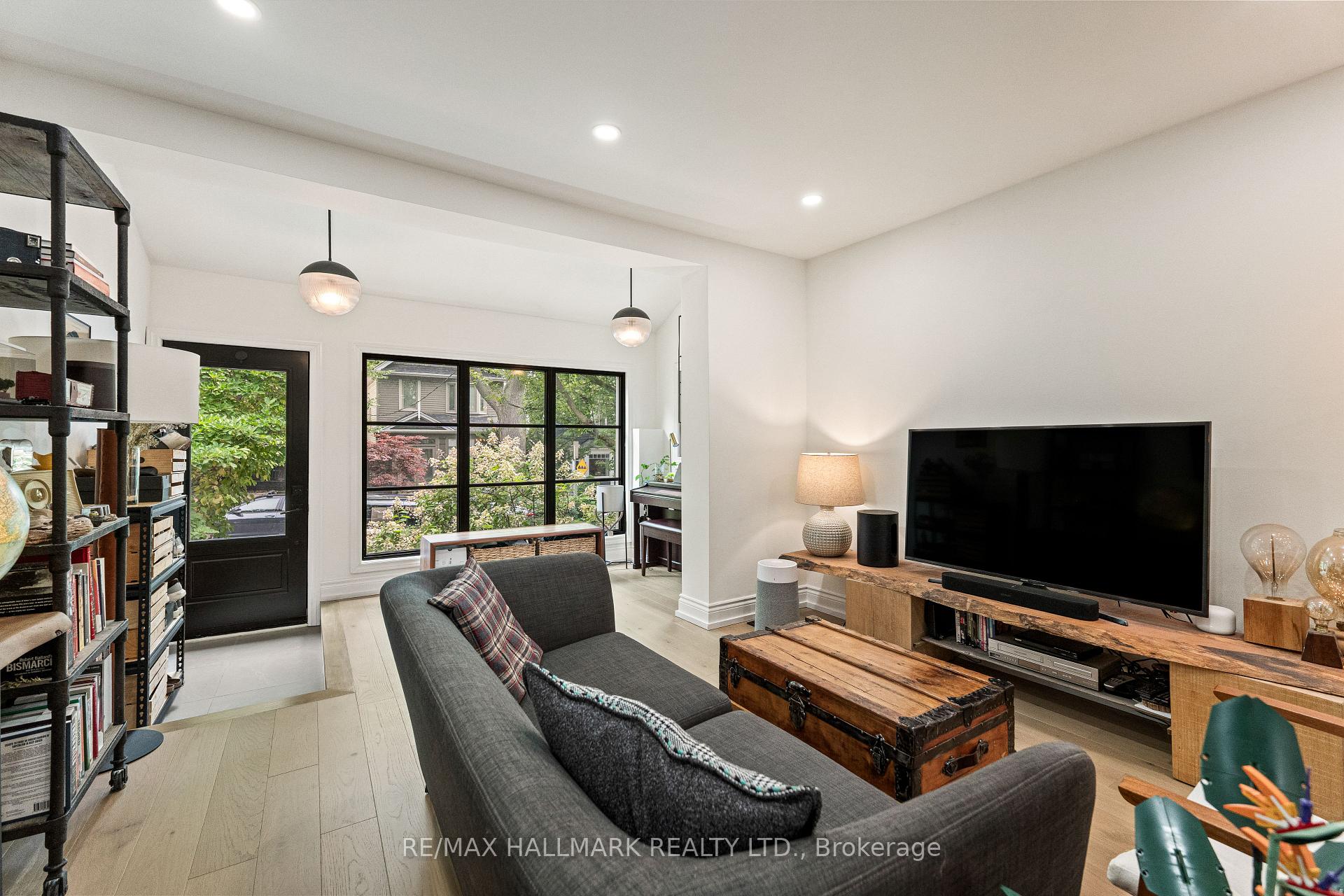 Photo 8 of 324 Kenilworth Avenue, Toronto, The Beaches — HOMEH