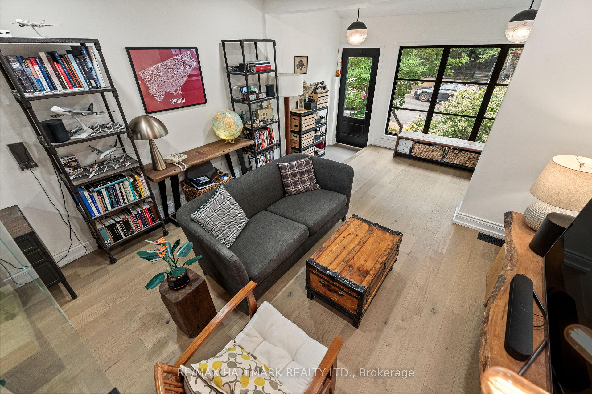 Photo 9 of 324 Kenilworth Avenue, Toronto, The Beaches — HOMEH