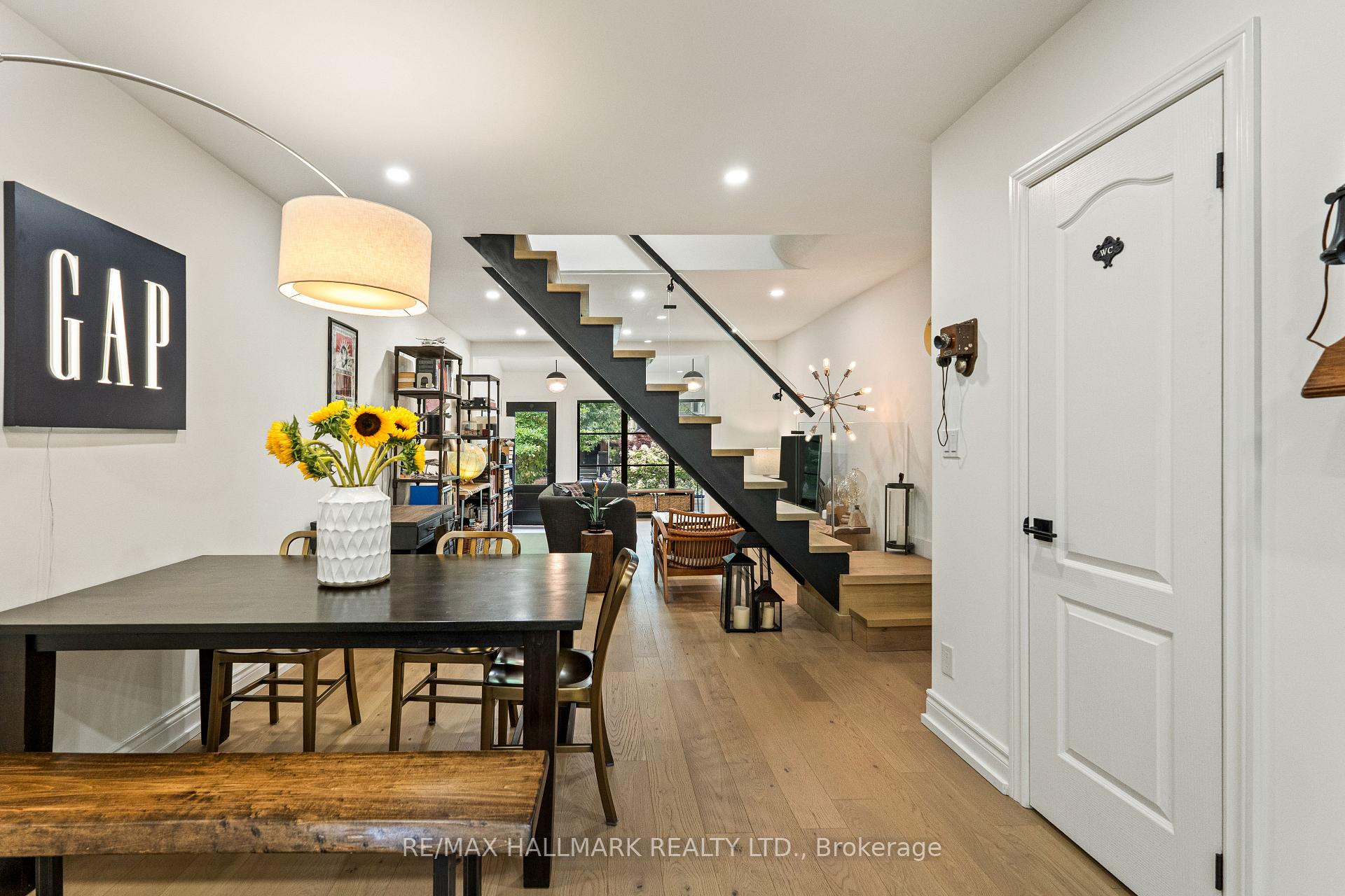 Photo 11 of 324 Kenilworth Avenue, Toronto, The Beaches — HOMEH