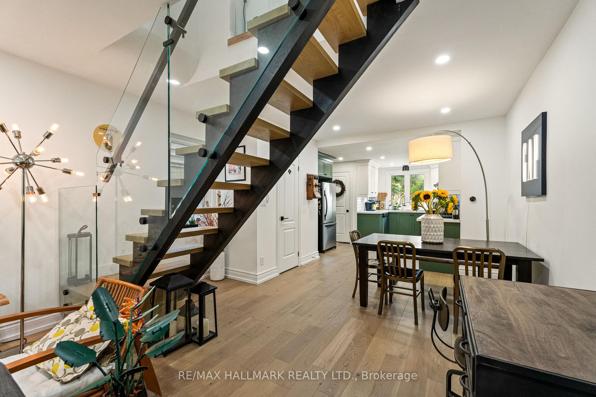 Photo 12 of 324 Kenilworth Avenue, Toronto, The Beaches — HOMEH