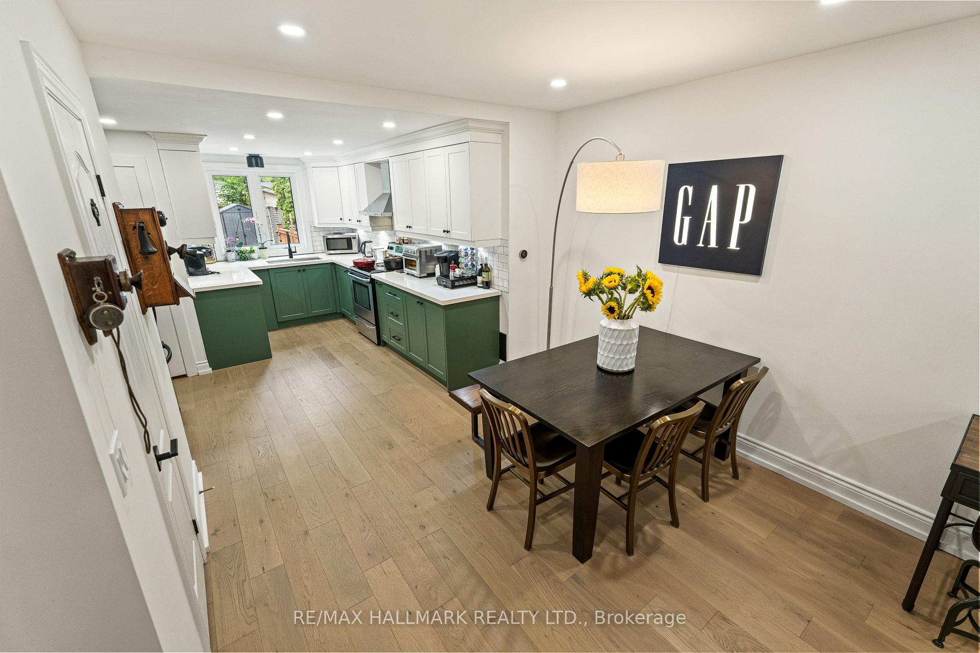 Photo 14 of 324 Kenilworth Avenue, Toronto, The Beaches — HOMEH