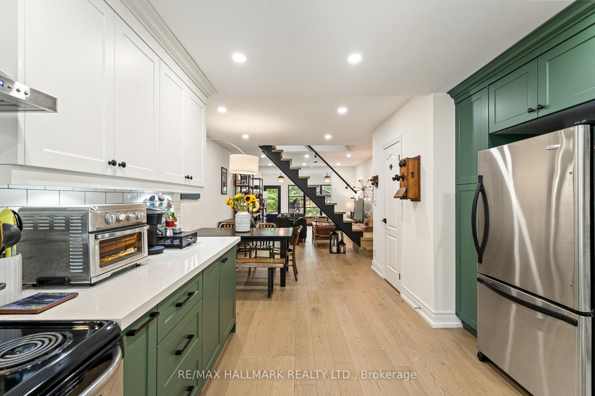Photo 17 of 324 Kenilworth Avenue, Toronto, The Beaches — HOMEH