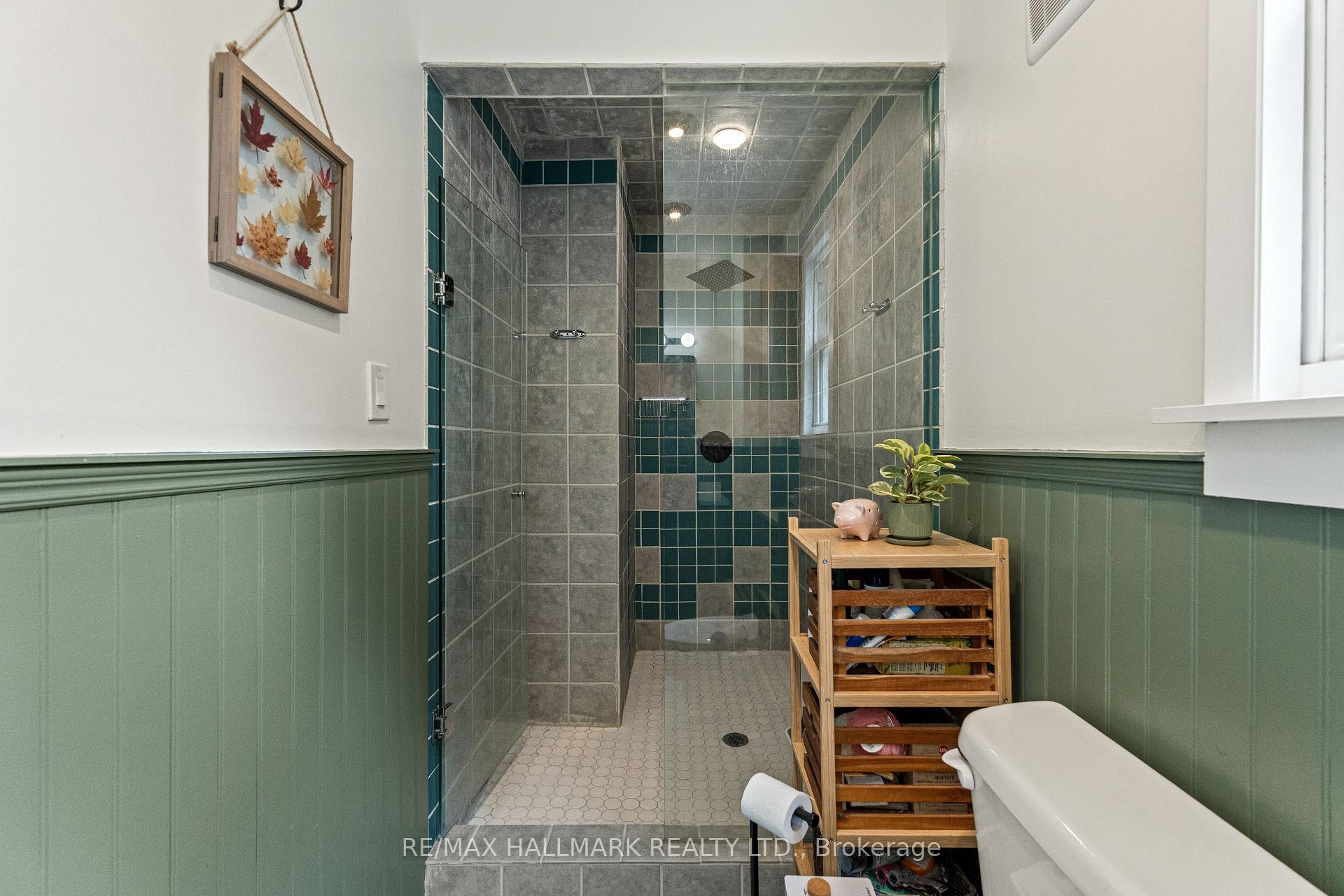 Photo 29 of 324 Kenilworth Avenue, Toronto, The Beaches — HOMEH