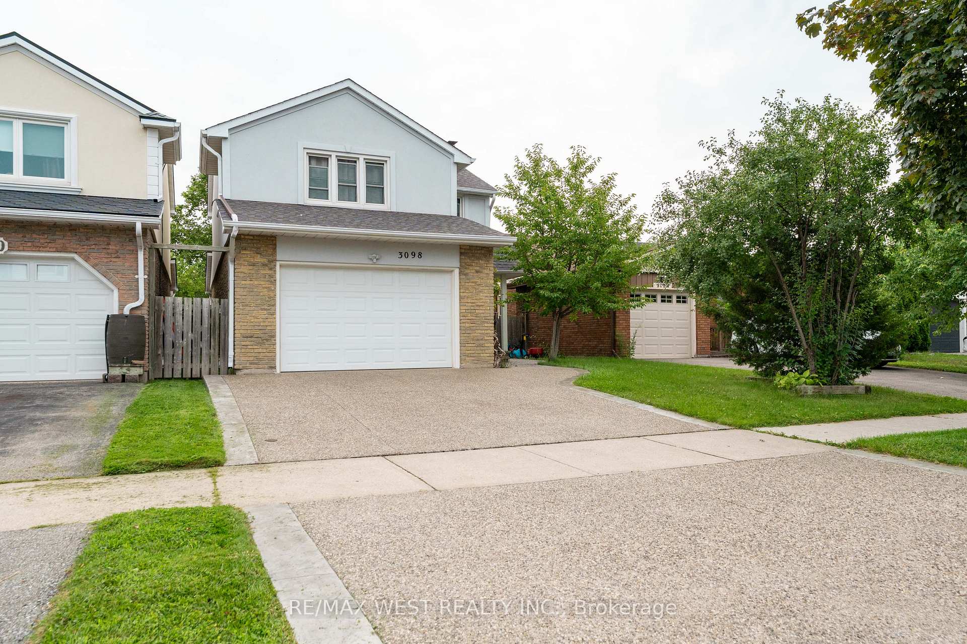 Photo 3 of 3098 Driftwood Drive, Burlington, Brant Hills — HOMEH