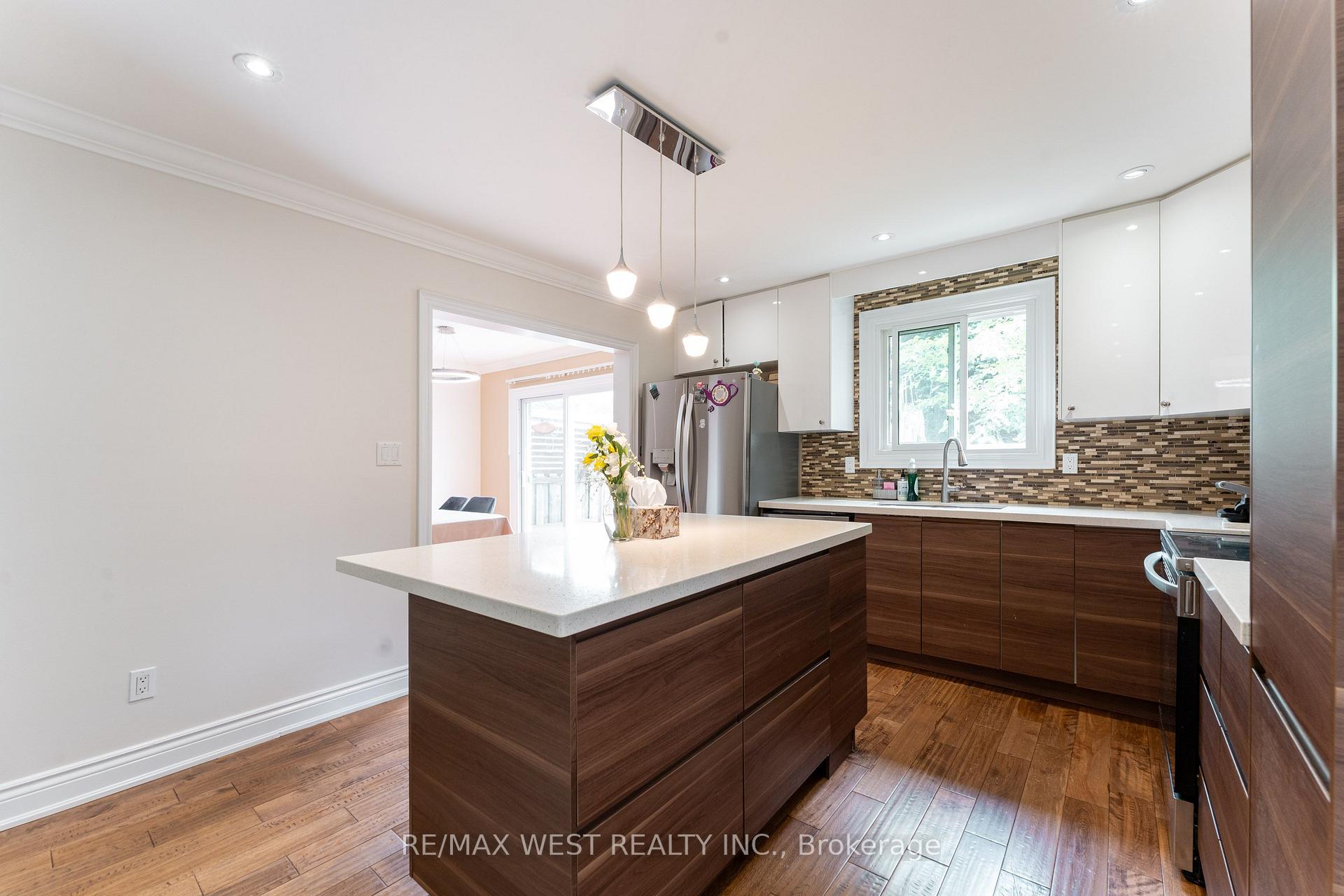 Photo 12 of 3098 Driftwood Drive, Burlington, Brant Hills — HOMEH