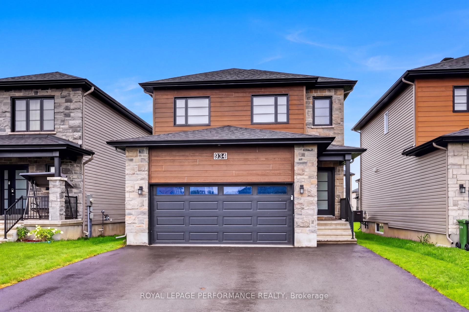 Photo 1 of 934 Chablis Crescent, Russell, Embrun — HOMEH