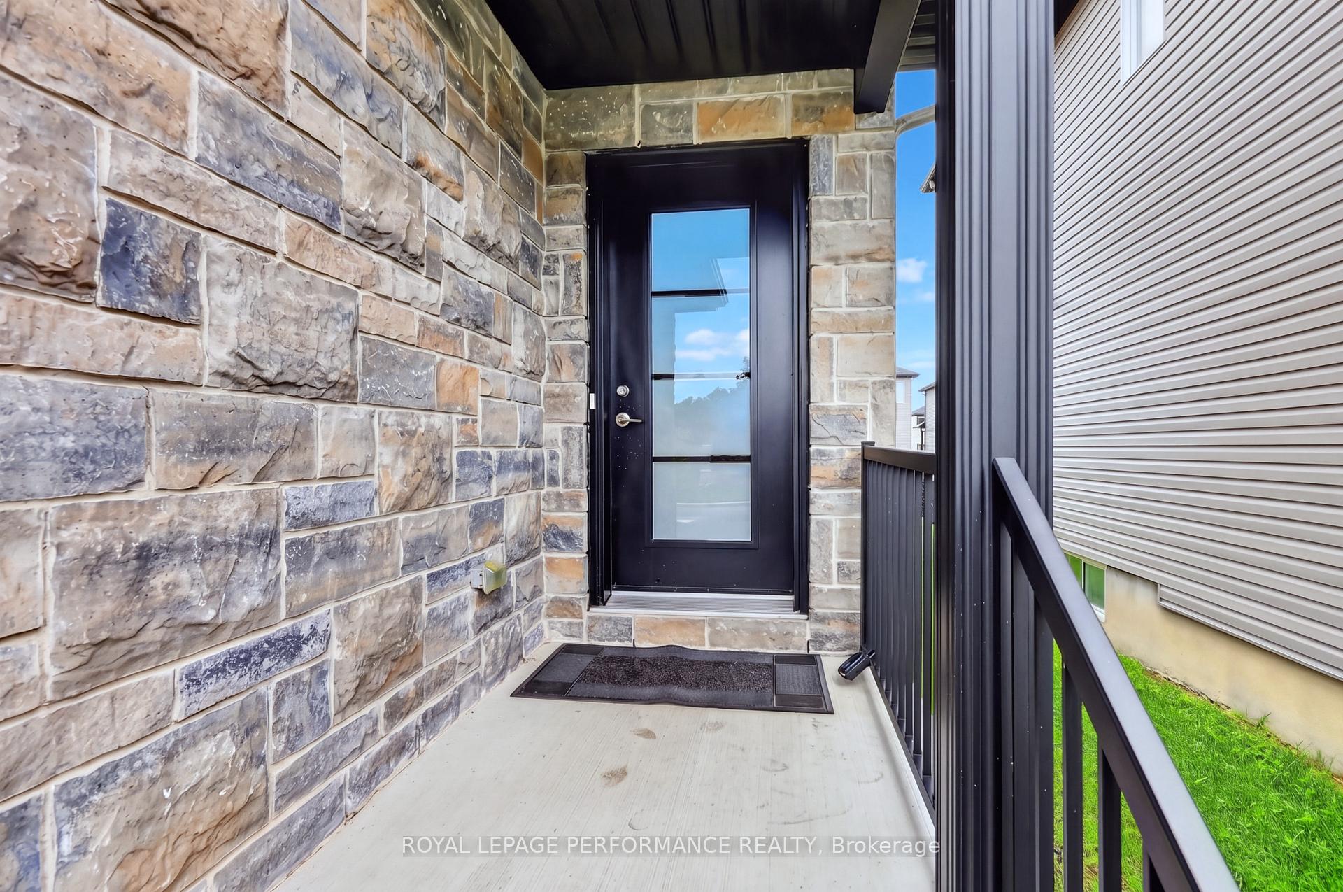 Photo 2 of 934 Chablis Crescent, Russell, Embrun — HOMEH