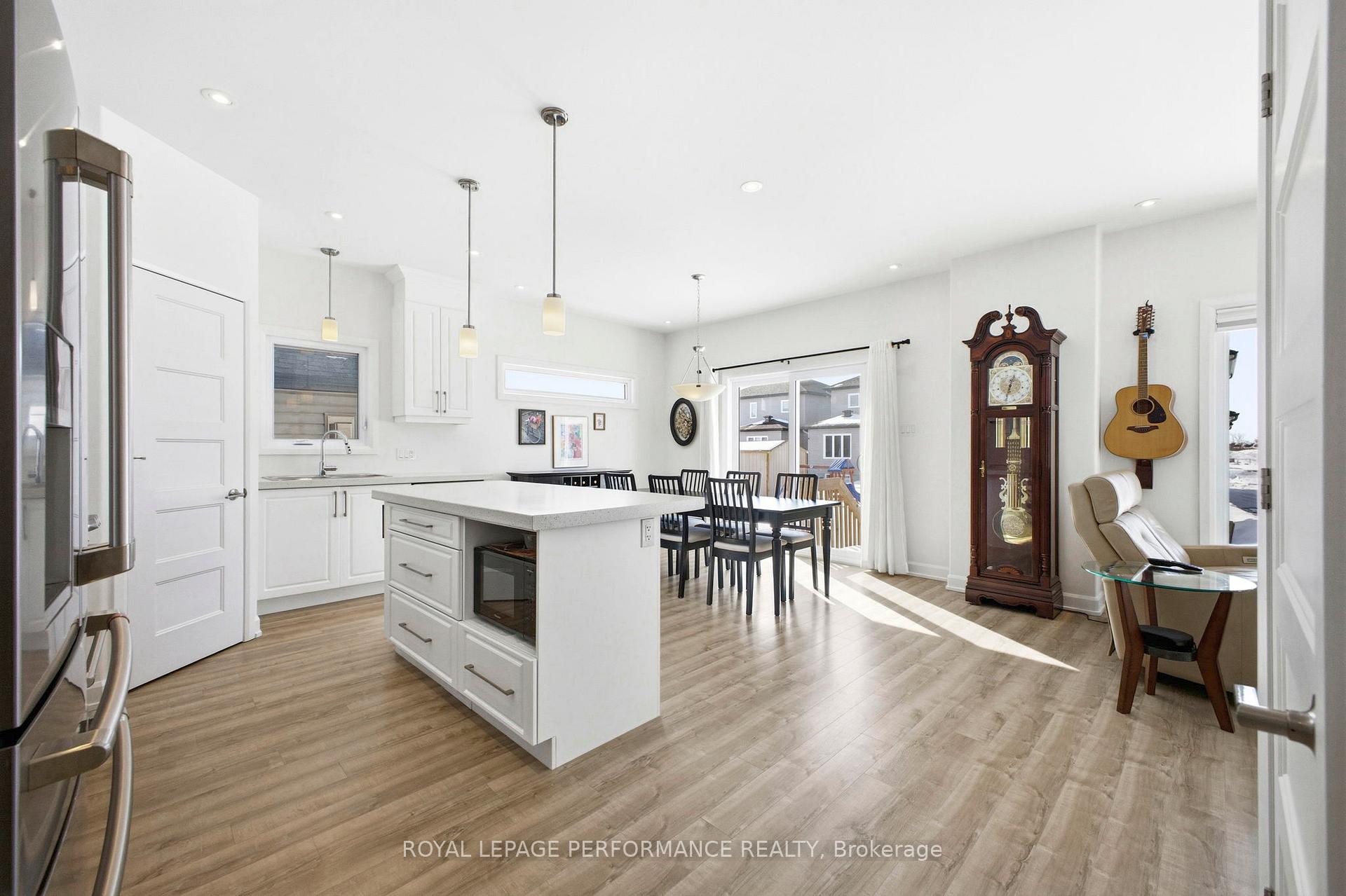 Photo 6 of 934 Chablis Crescent, Russell, Embrun — HOMEH