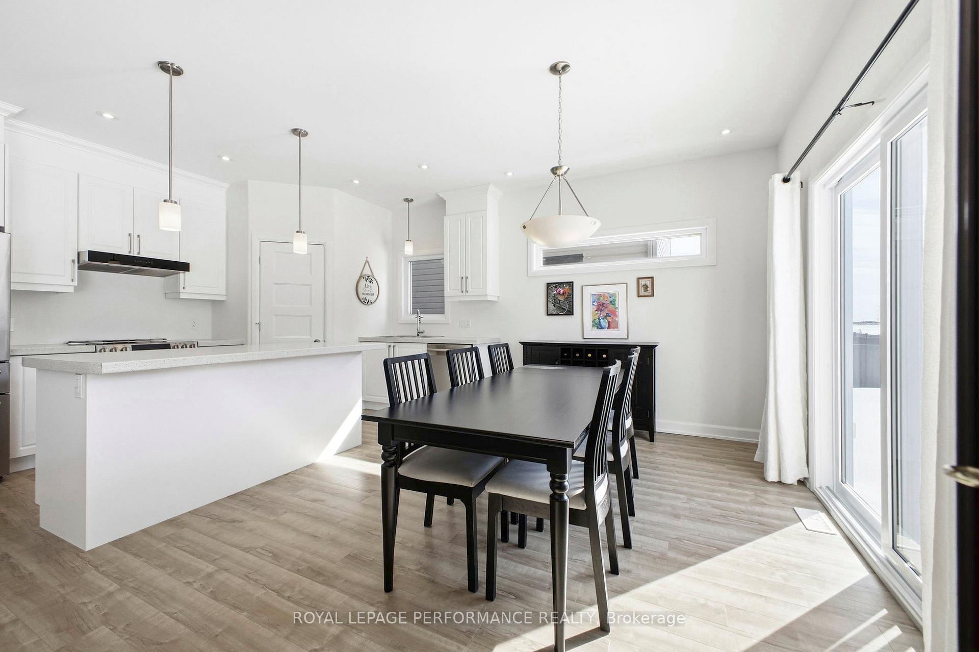 Photo 7 of 934 Chablis Crescent, Russell, Embrun — HOMEH