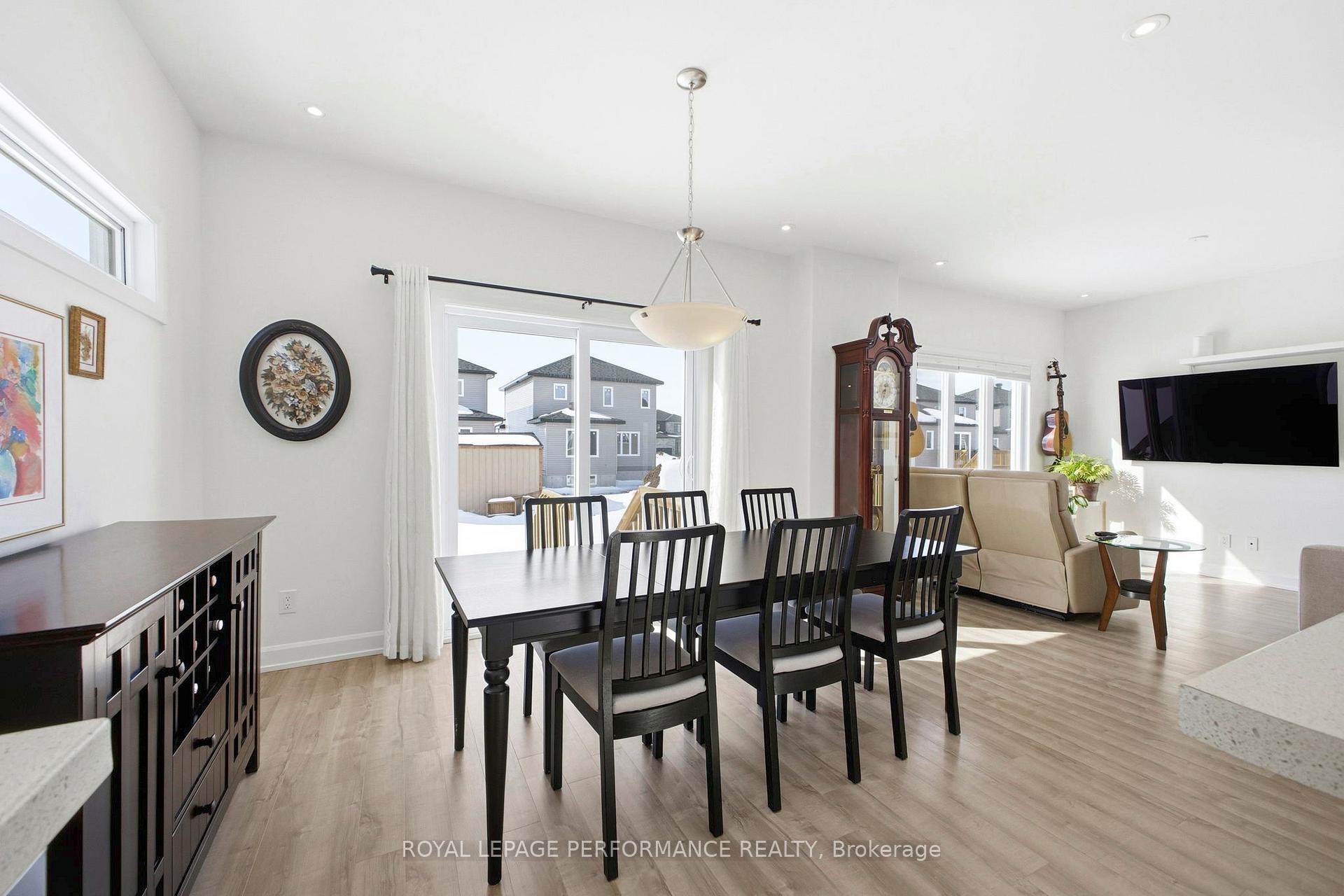 Photo 12 of 934 Chablis Crescent, Russell, Embrun — HOMEH