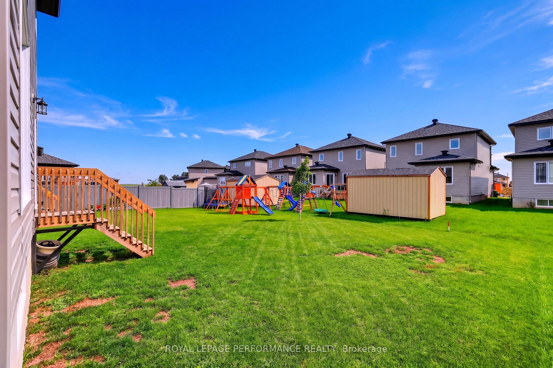 Photo 28 of 934 Chablis Crescent, Russell, Embrun — HOMEH